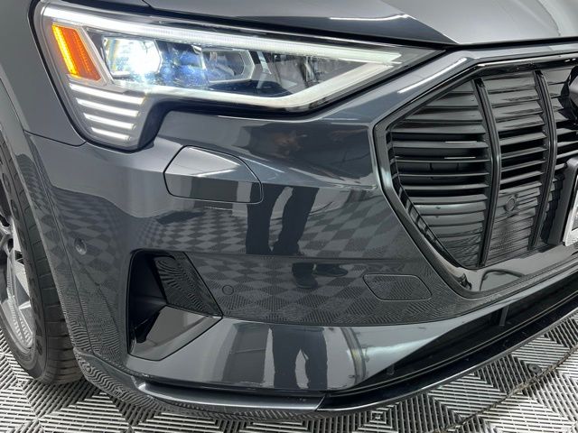 2022 Audi e-tron Premium photo 4