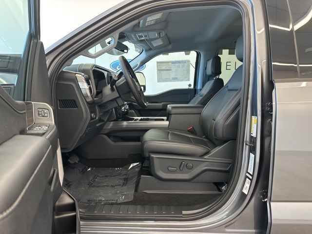 2025 Ford F-350 Lariat photo 16