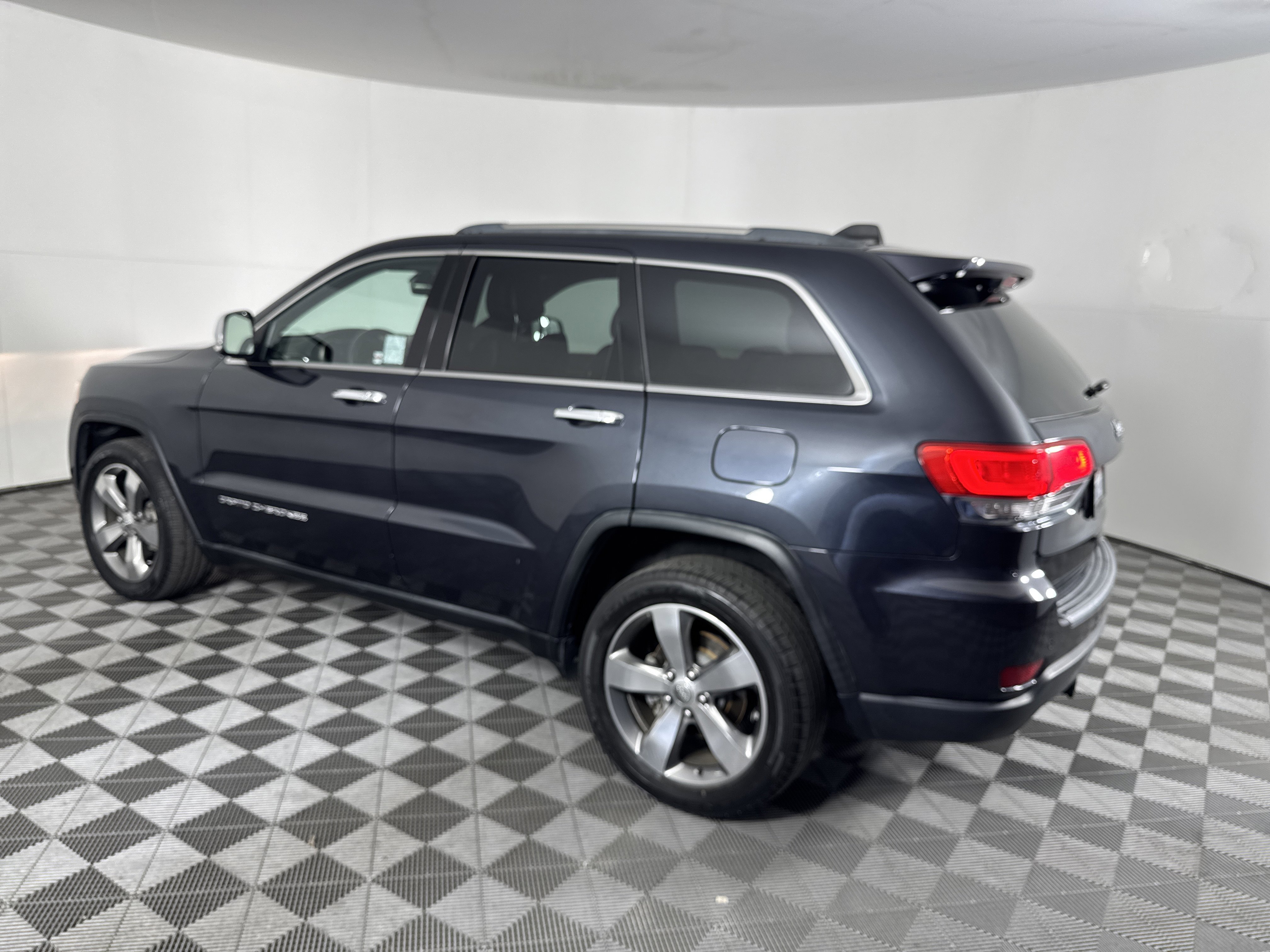 2015 Jeep Grand Cherokee Limited photo 3