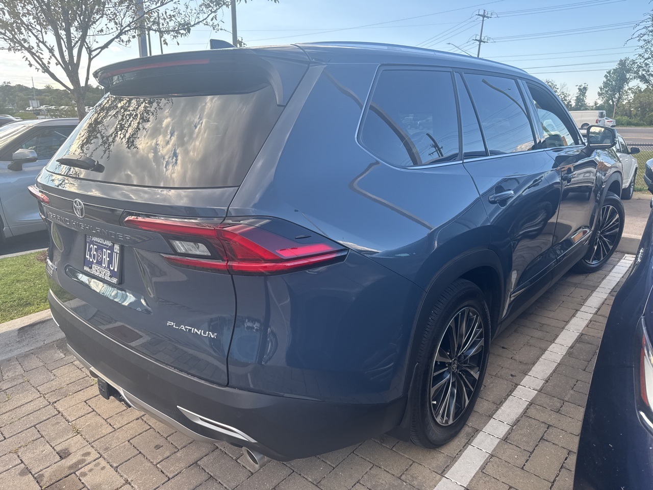 2025 Toyota Highlander Hybrid Platinum photo 4