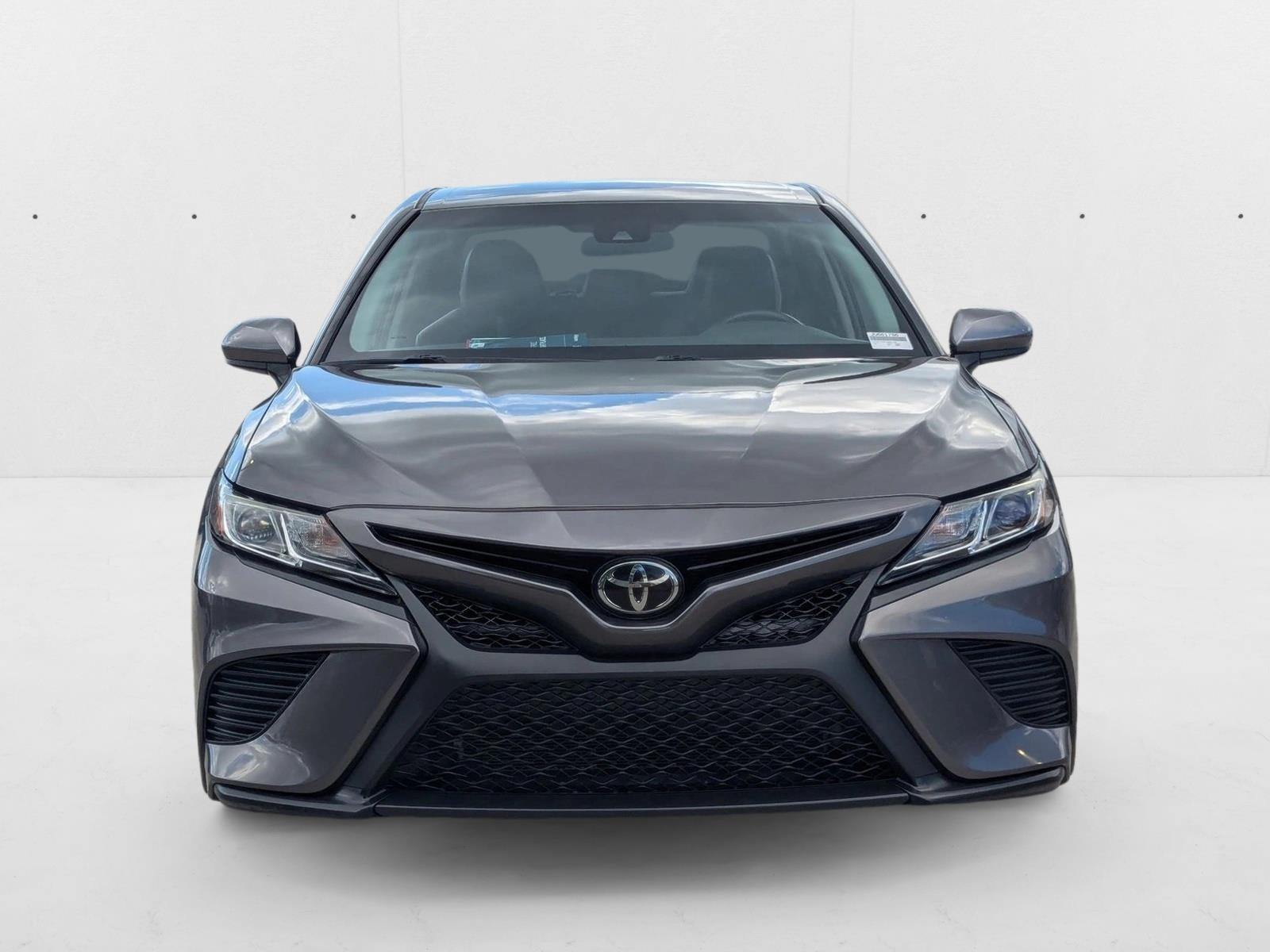 2018 Toyota Camry SE photo 2