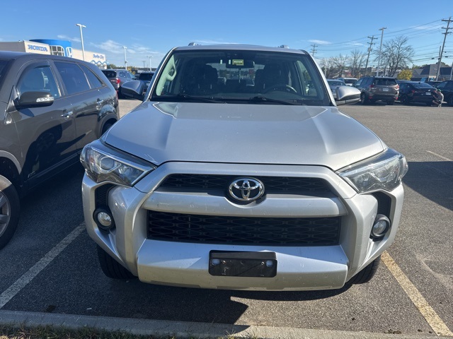 2018 Toyota 4Runner SR5 photo 2