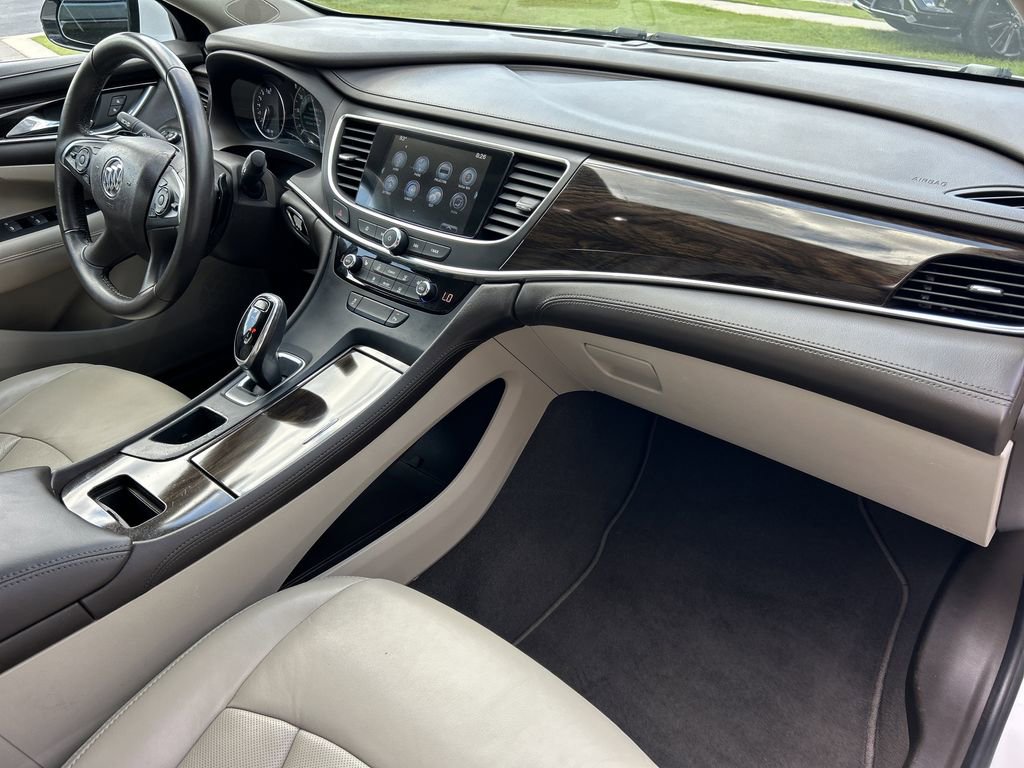 2017 Buick LaCrosse Essence photo 11