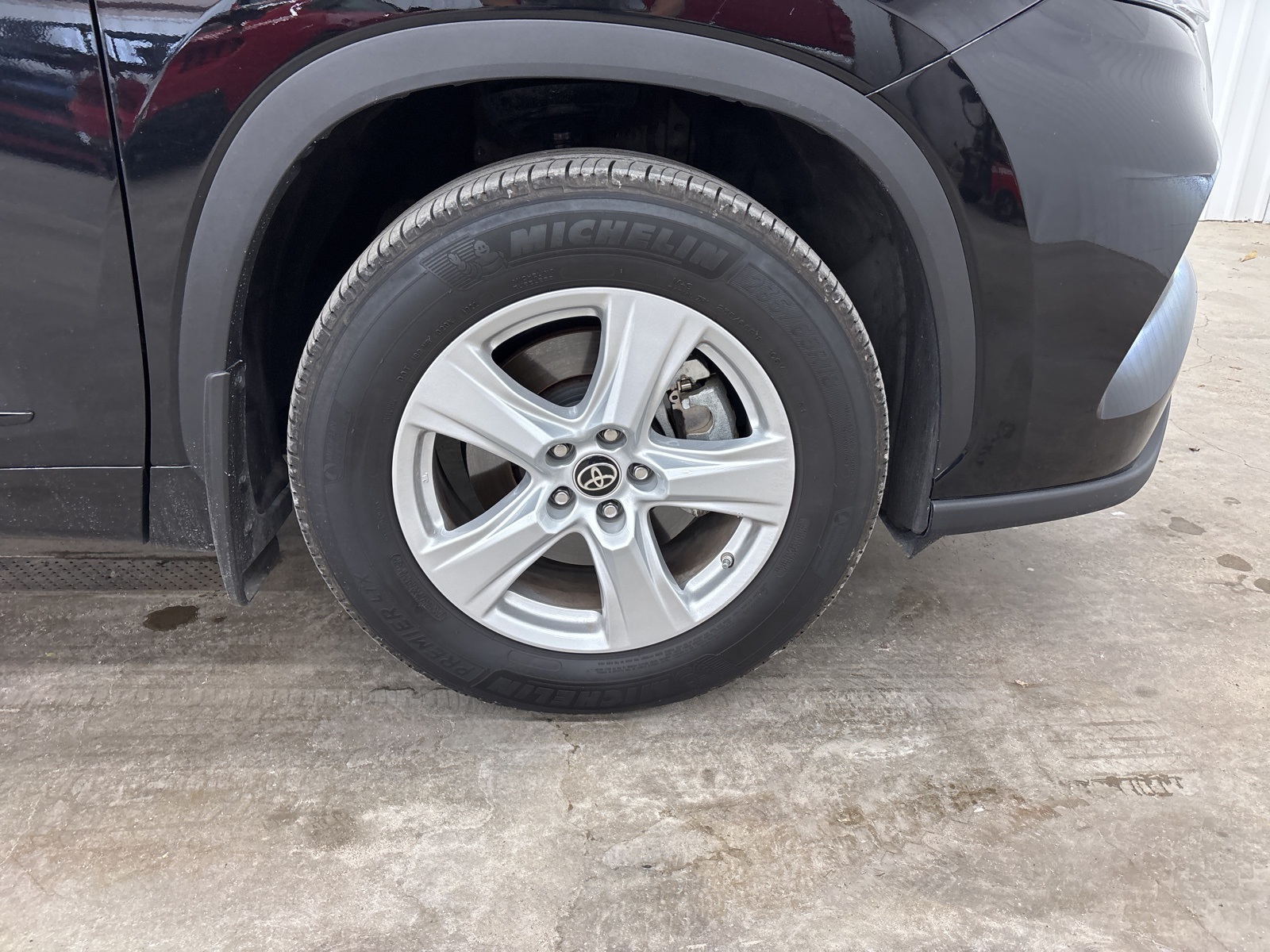 2023 Toyota Highlander L photo 27