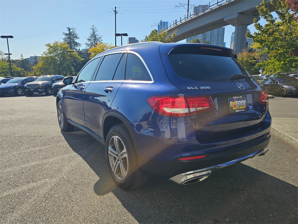 2018 Mercedes Benz GLC 300 4MATIC photo 4