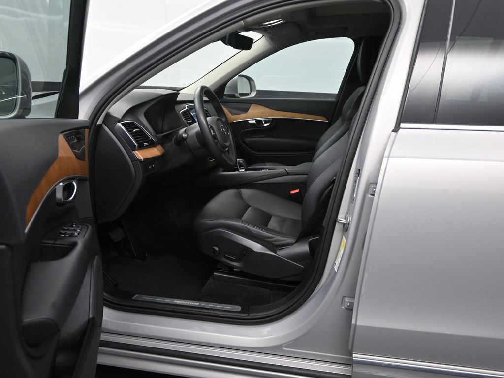 2023 Volvo XC90 T8 Plus photo 8