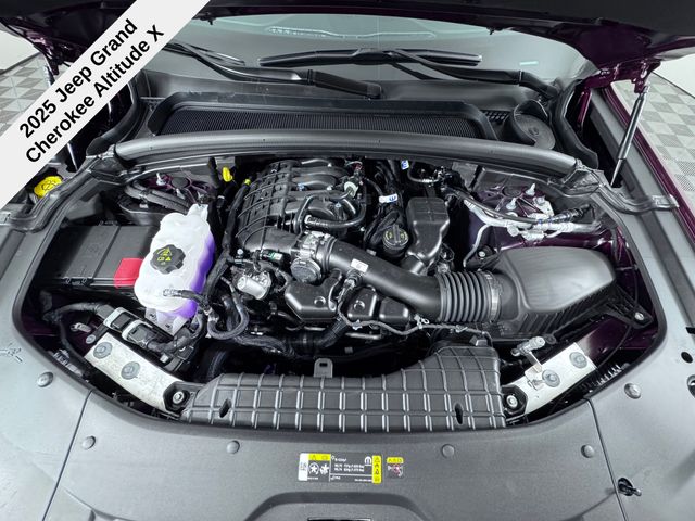 2025 Jeep Grand Cherokee Altitude photo 35
