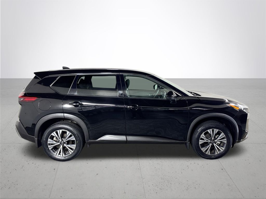2021 Nissan Rogue SV photo 4
