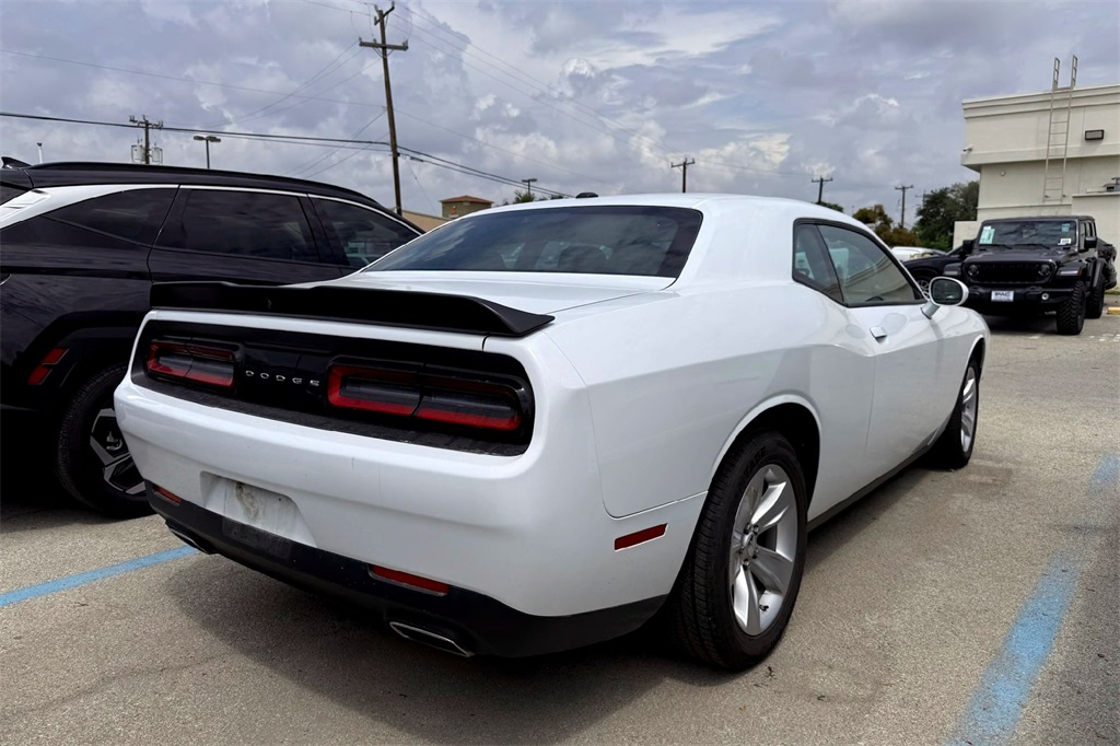 2023 Dodge Challenger SXT photo 4