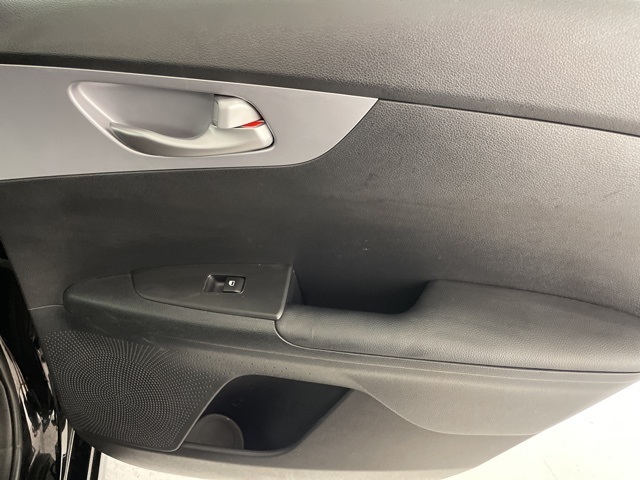 2024 Kia Forte LXS photo 32