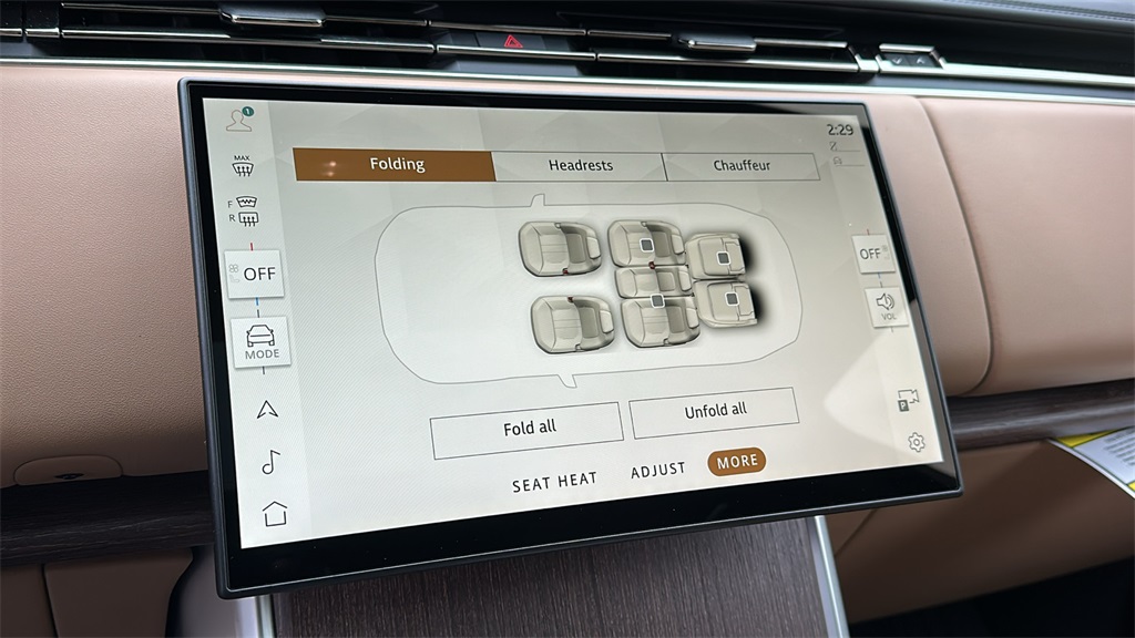 2025 Land Rover Range Rover SE photo 18