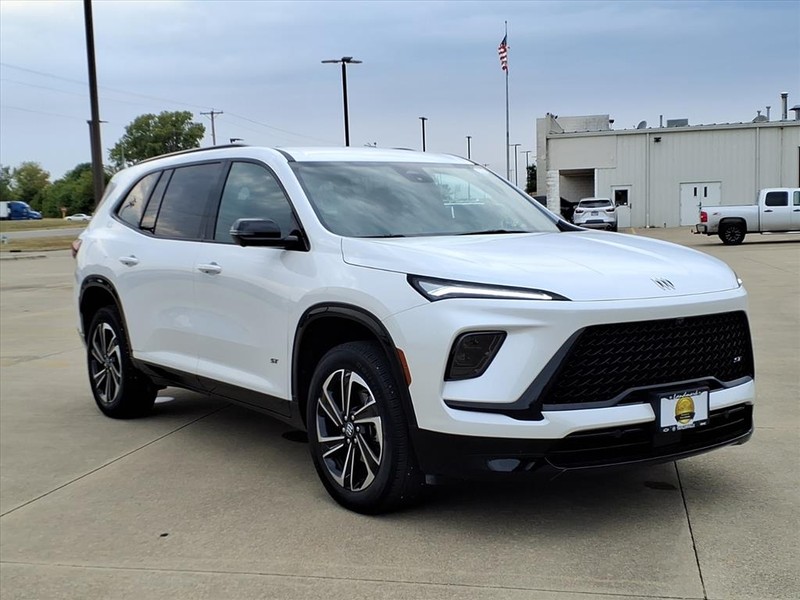 2025 Buick Enclave Sport Touring photo 4