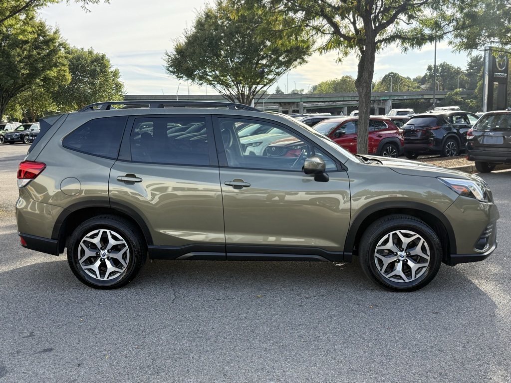 2022 Subaru Forester Premium photo 2