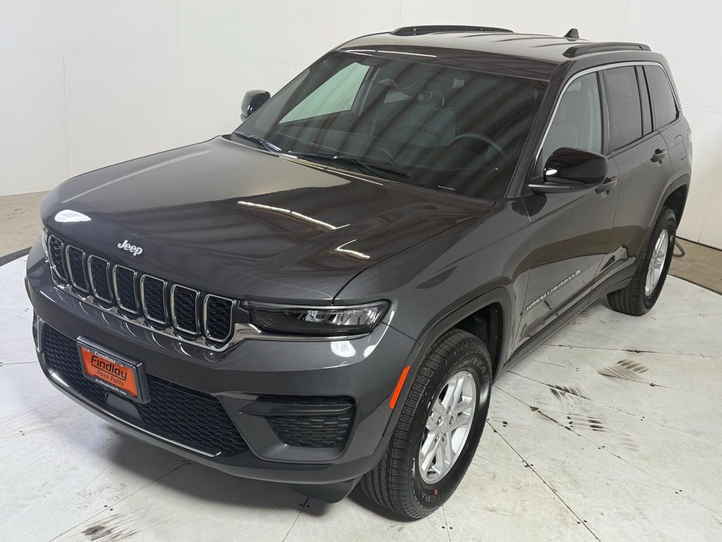 2025 Jeep Grand Cherokee Laredo Altitude photo 3