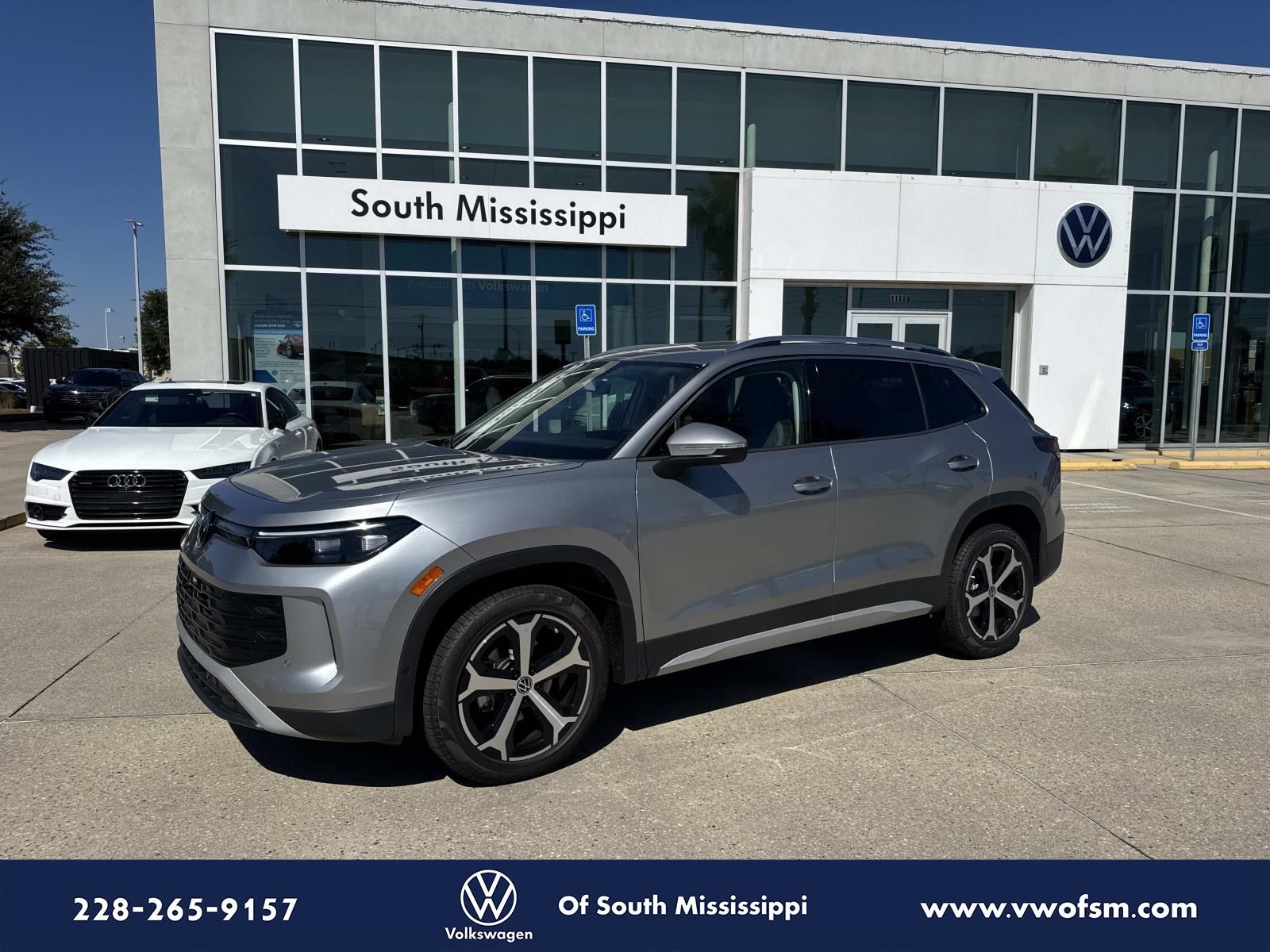 2025 Volkswagen Tiguan SE's photo