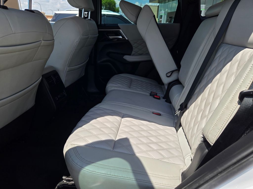 2023 Mitsubishi Outlander SEL photo 14