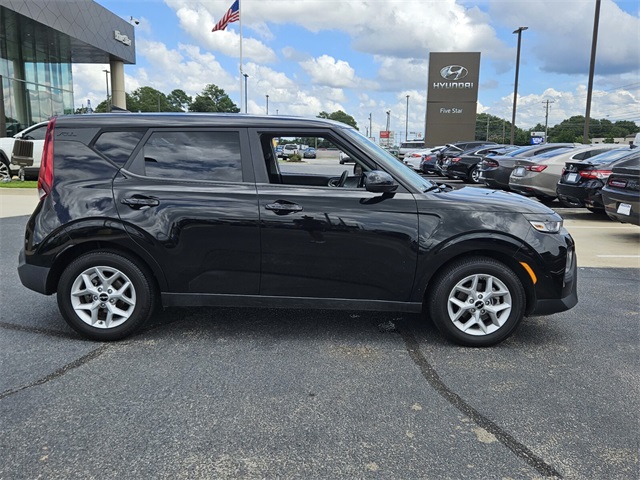 2022 Kia Soul LX photo 11