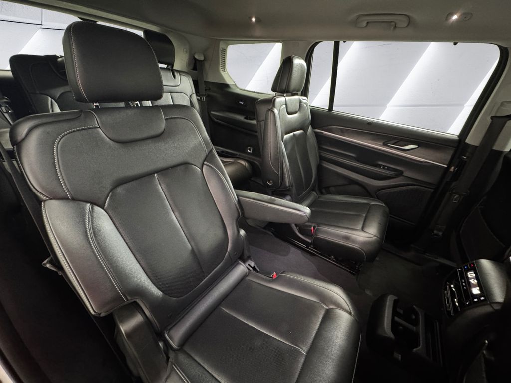 2023 Jeep Grand Cherokee Limited photo 16
