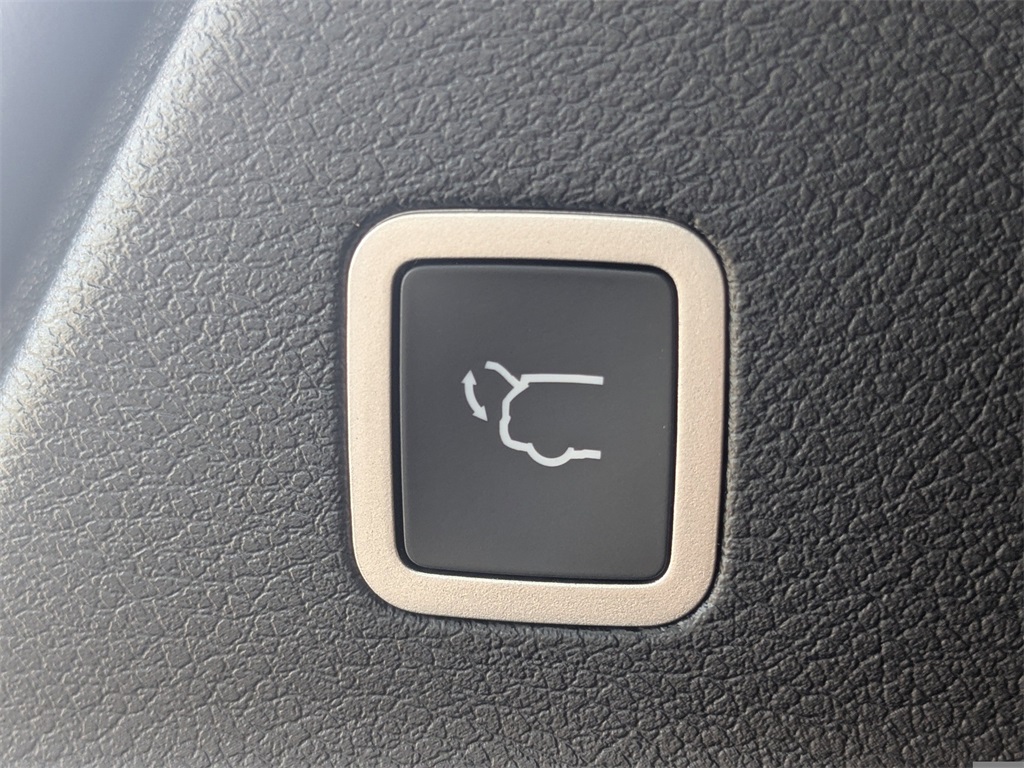2026 Chrysler Pacifica Limited photo 10