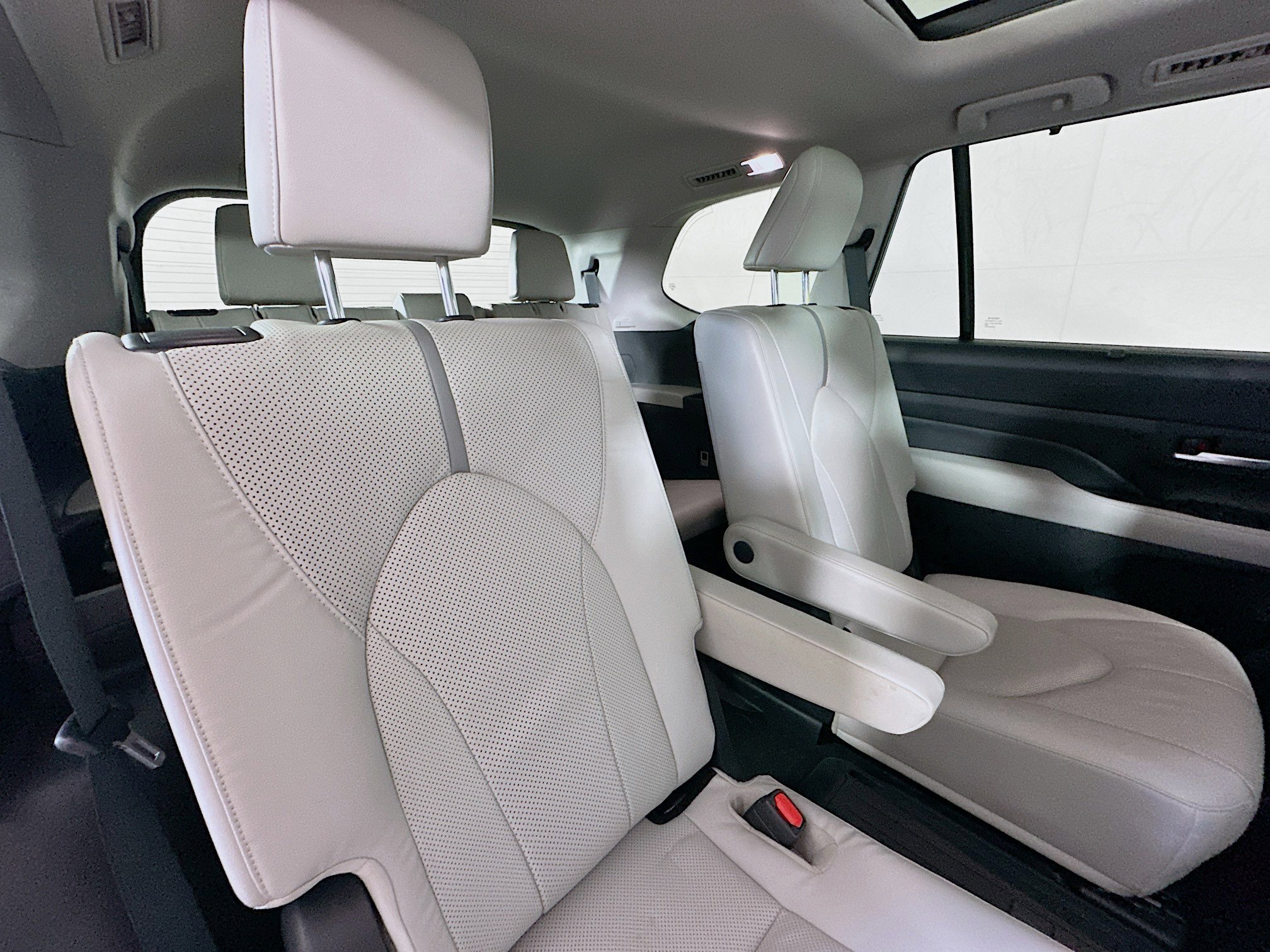2024 Toyota Grand Highlander Platinum photo 26