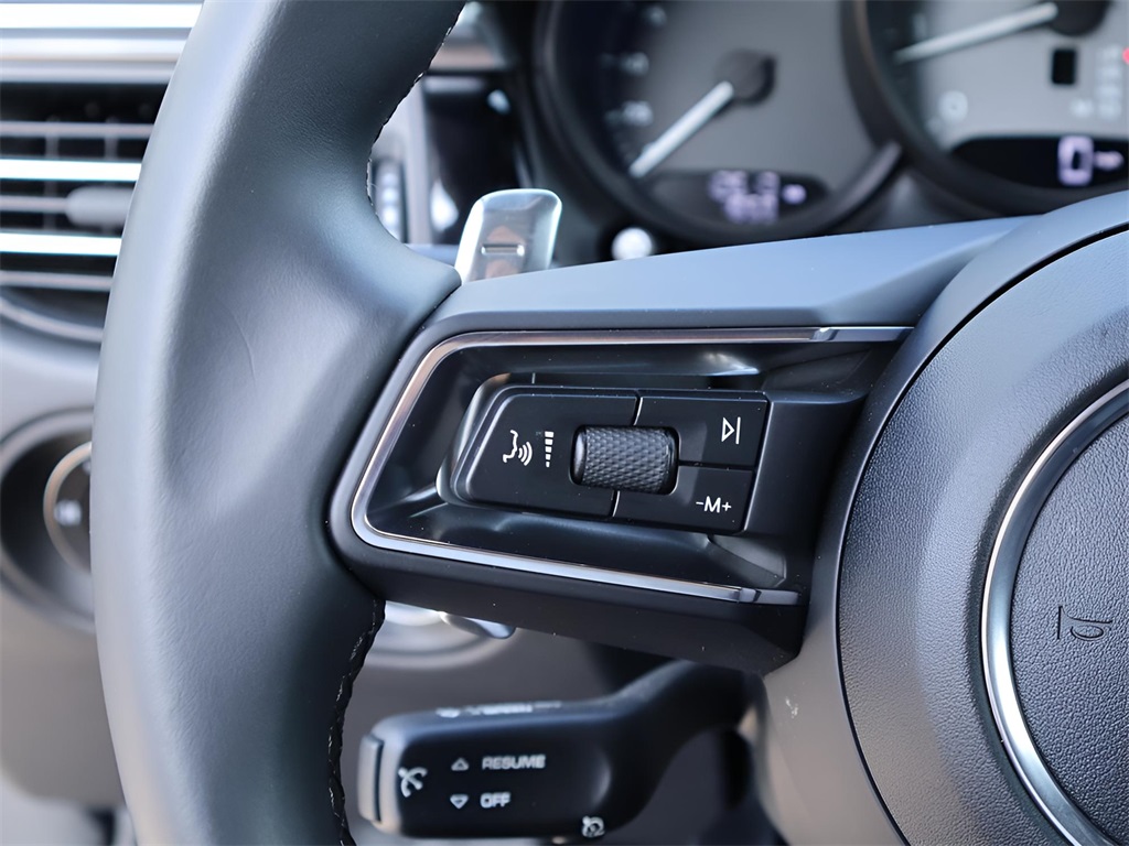 2022 Porsche Macan S photo 28