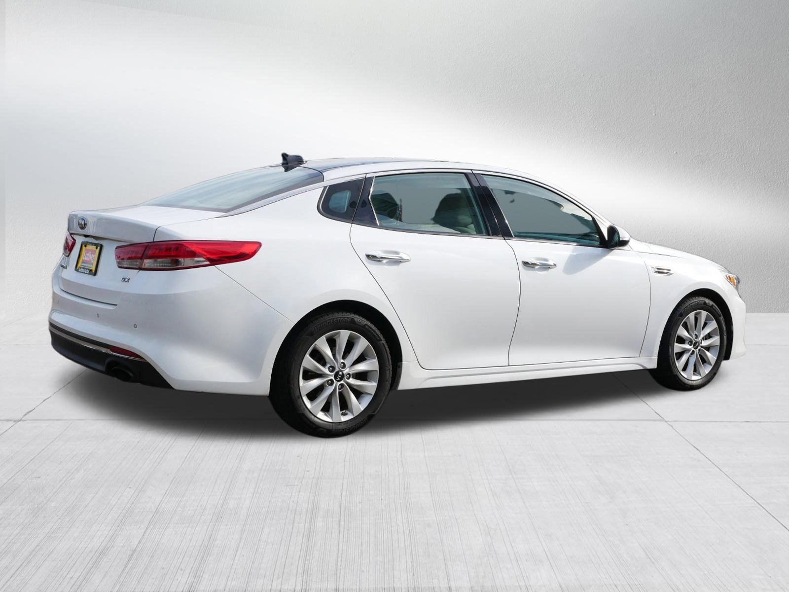 2017 Kia Optima EX photo 7