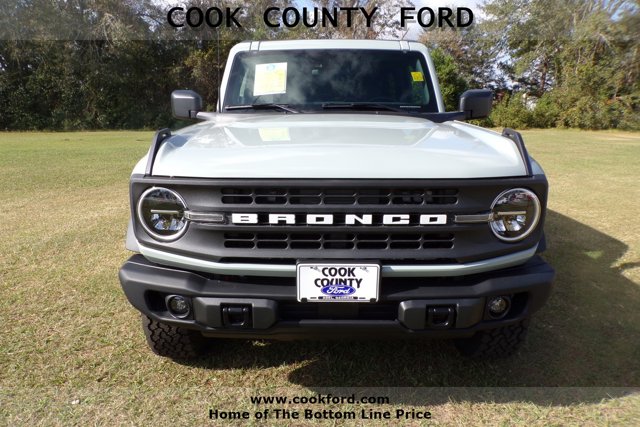 2024 Ford Bronco Black Diamond photo 2