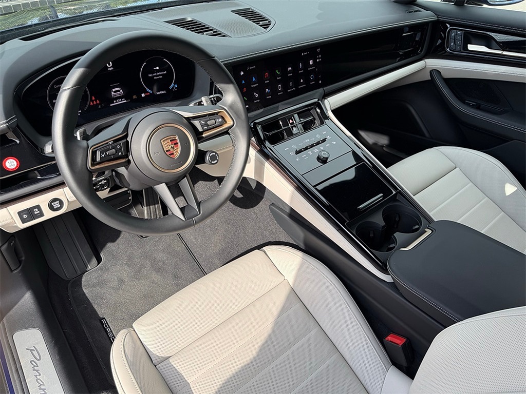 2024 Porsche Panamera 4 photo 3