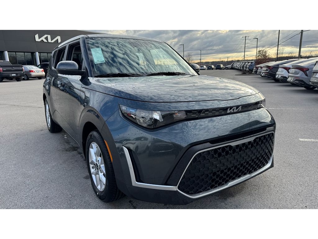 2025 Kia Soul LX's photo