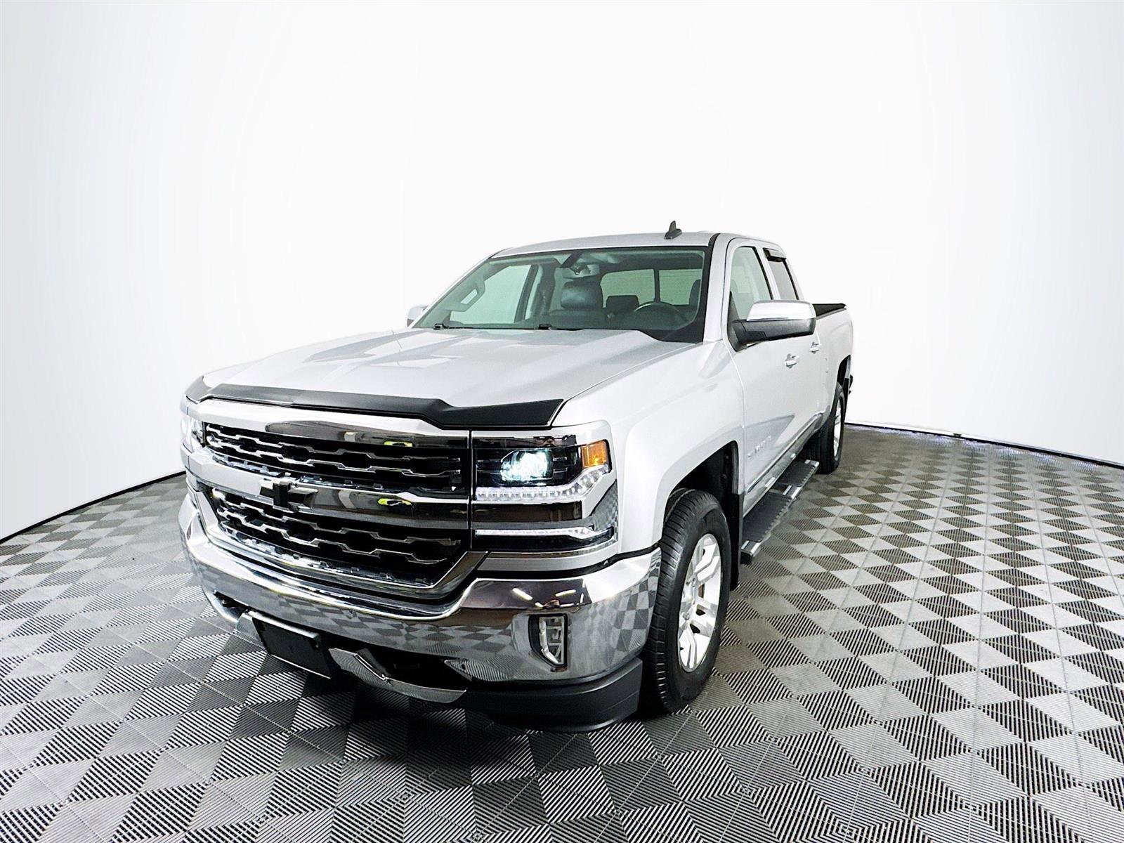 2016 Chevrolet Silverado 1500 LTZ photo 3