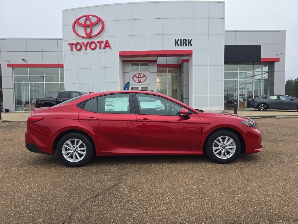 2026 Toyota Camry LE's photo