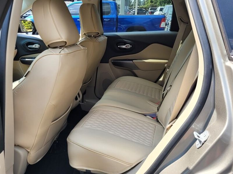 2019 Jeep Cherokee Latitude photo 4