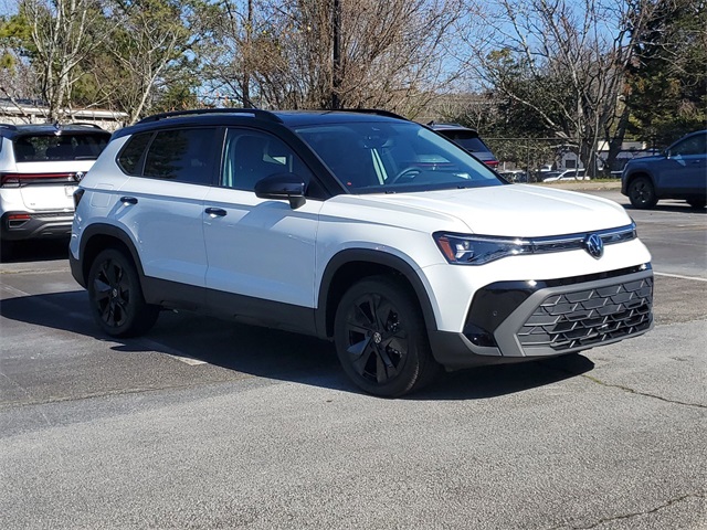 2025 Volkswagen Taos SE photo 3