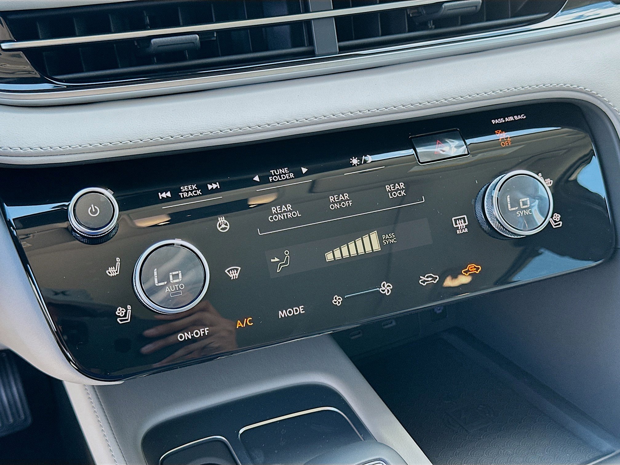 2026 Infiniti QX60 Luxe photo 13