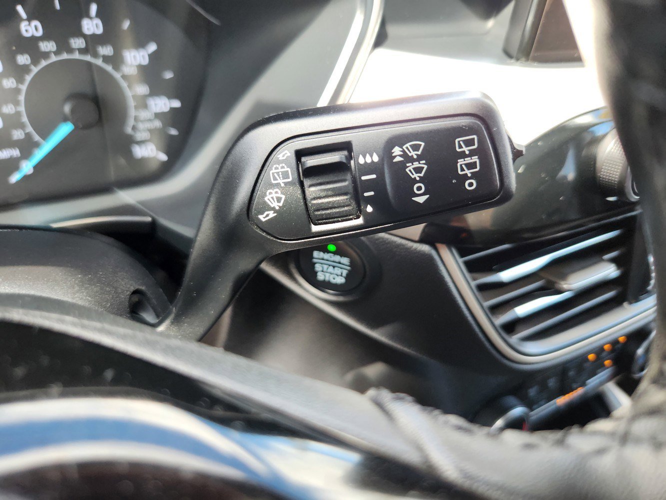 2022 Ford Escape SEL photo 19