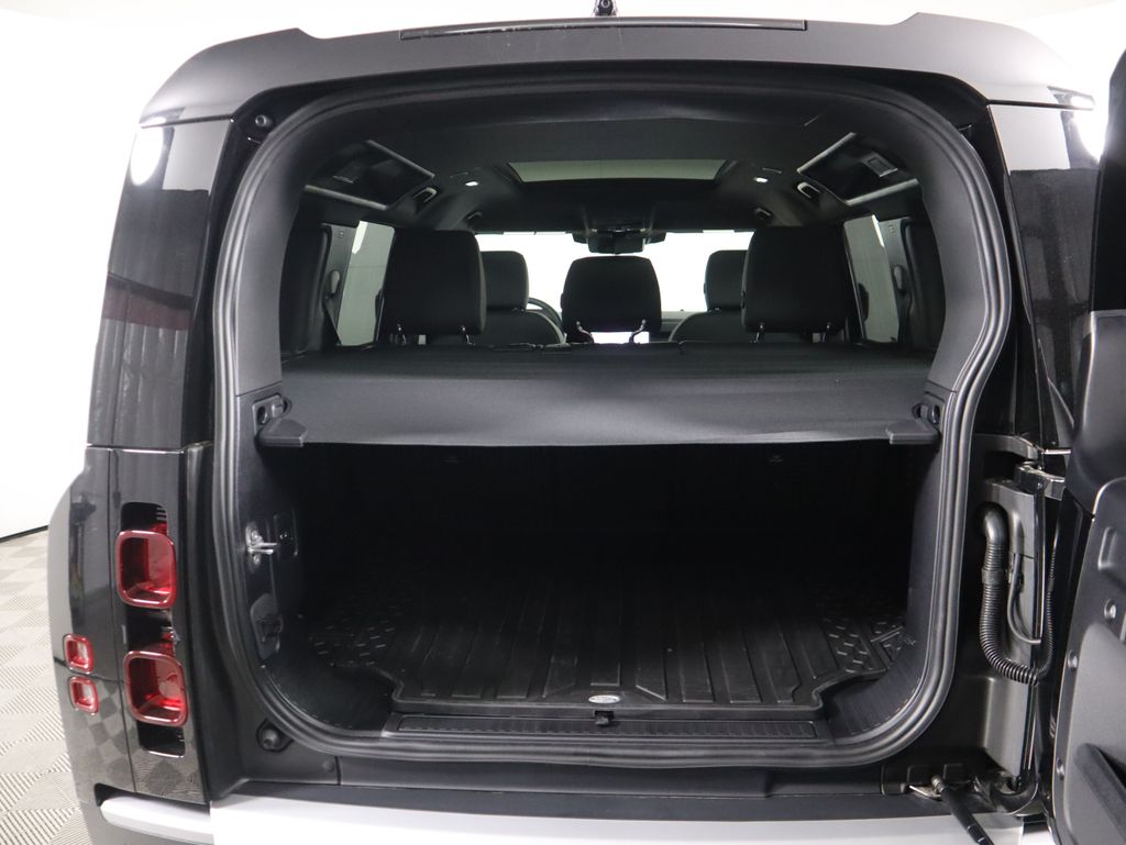 2025 Land Rover Defender 110 S photo 27