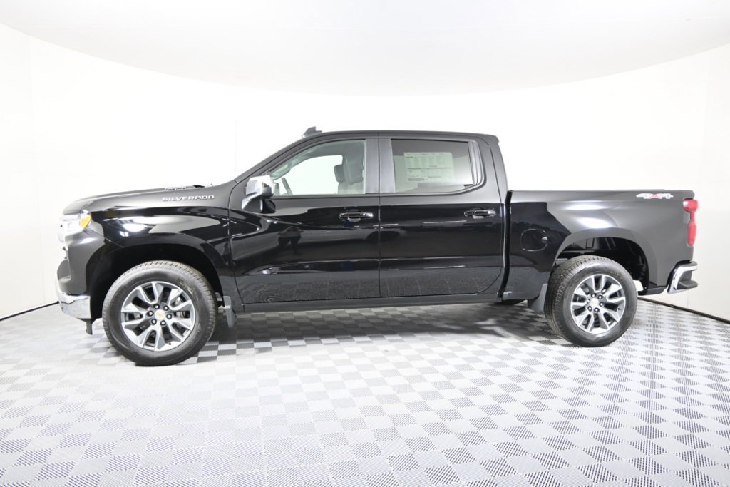 2025 Chevrolet Silverado 1500 LT photo 2