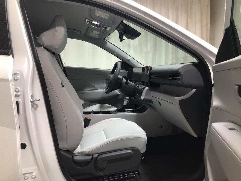 2026 Hyundai Kona SEL photo 4