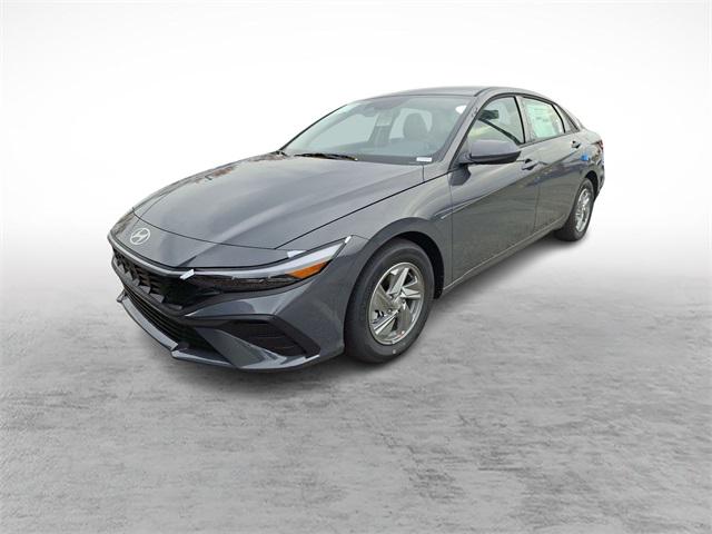 2025 Hyundai Elantra SE photo 2