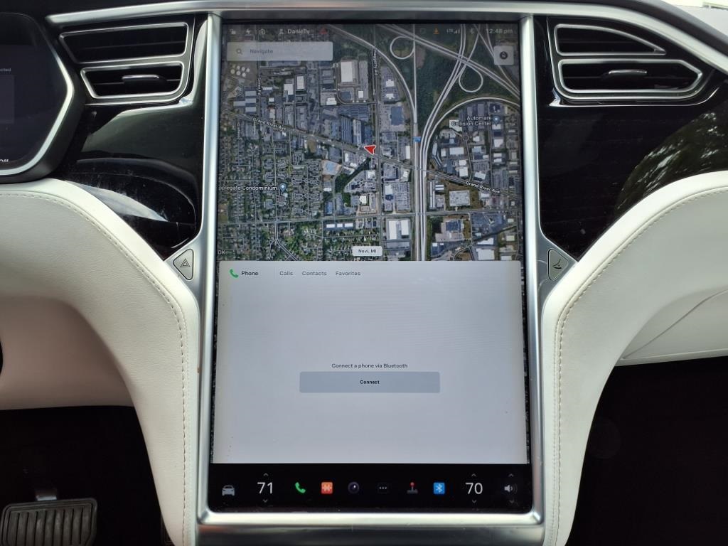 2018 Tesla Model X 75D photo 17
