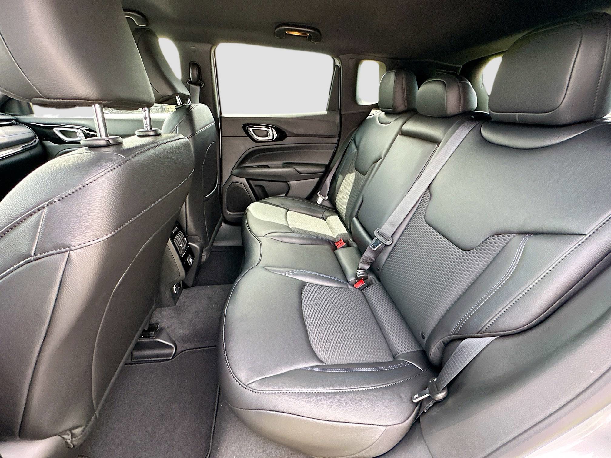 2026 Jeep Compass Latitude Altitude photo 16