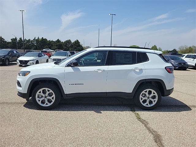 2025 Jeep Compass Latitude photo 2