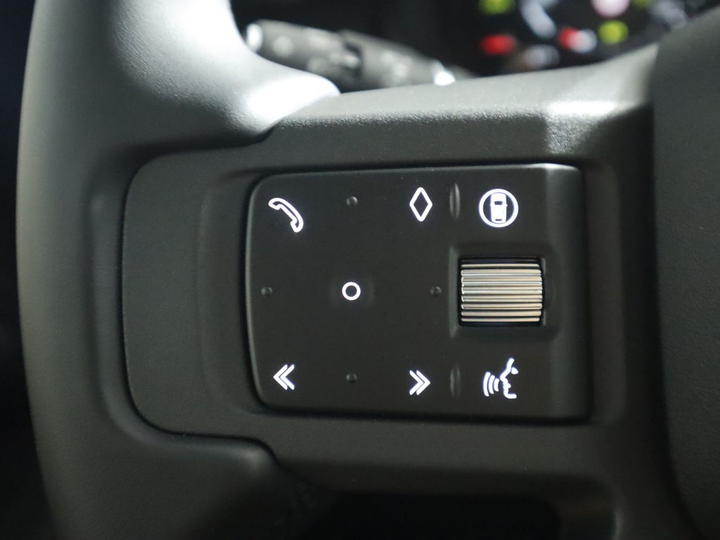 2025 Land Rover Defender 110 S photo 12