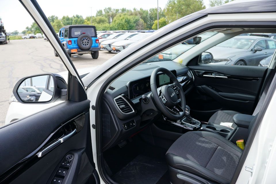 2026 Kia Seltos S photo 9