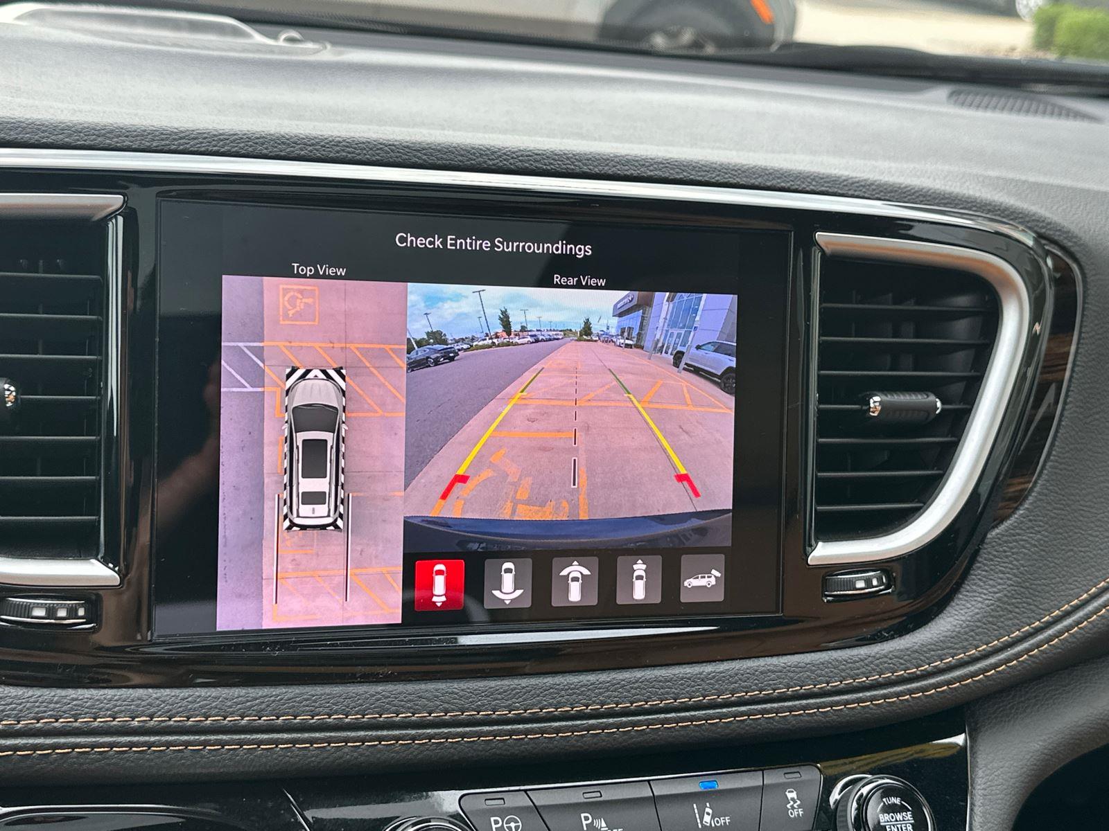 2023 Chrysler Pacifica Hybrid Pinnacle photo 21