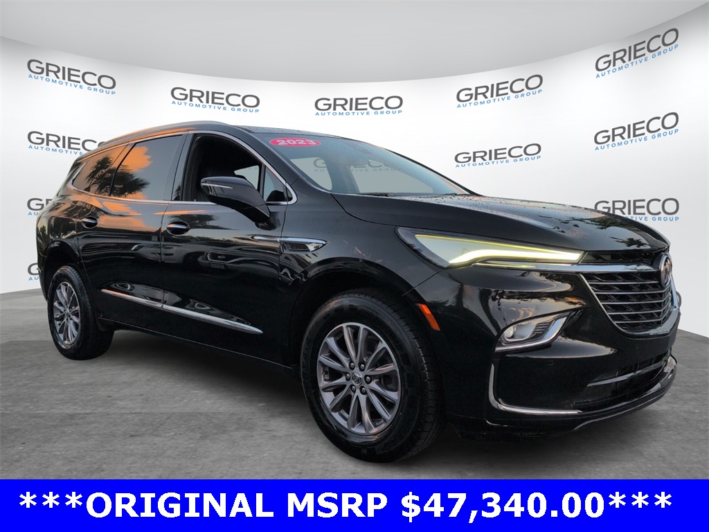 2023 Buick Enclave Essence's photo