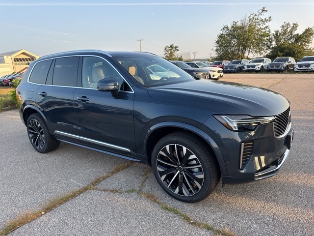 2026 Volvo XC90 Plus's photo