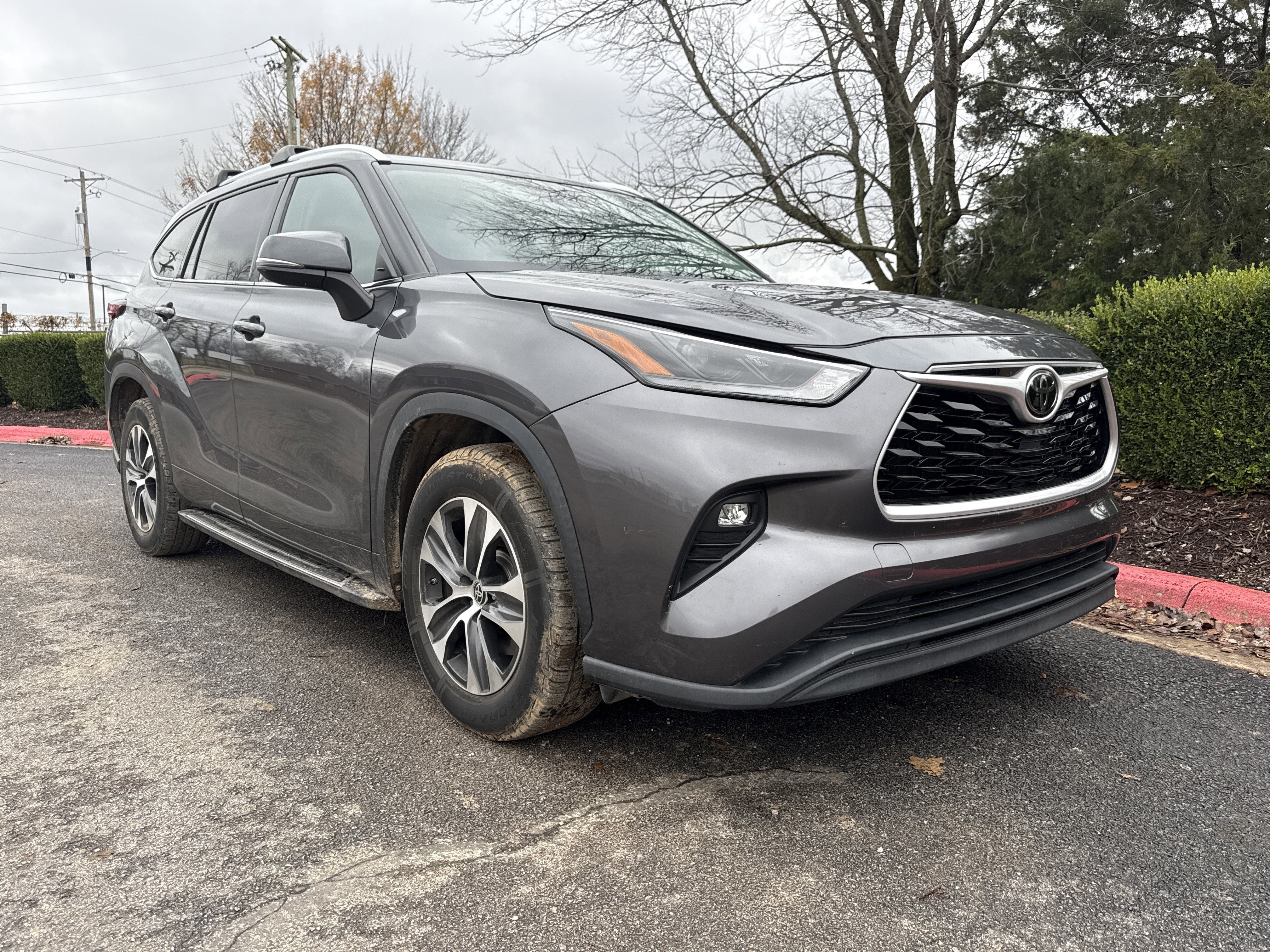 2021 Toyota Highlander XLE's photo