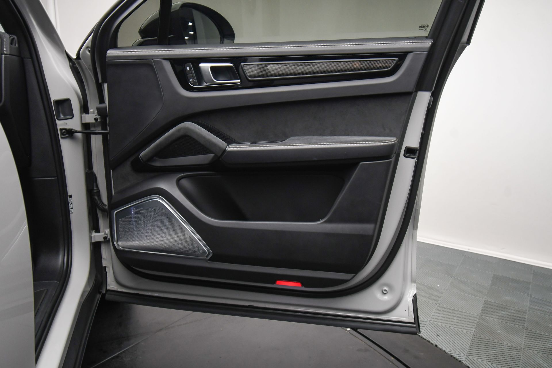 2023 Porsche Cayenne Coupe Turbo GT photo 42