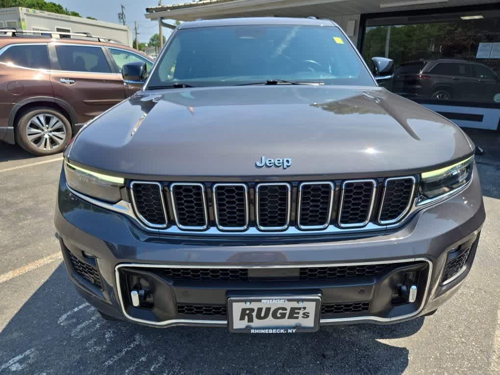 2022 Jeep Grand Cherokee Overland photo 2